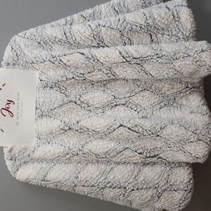 Berkshire Blanket 56" Ivory and Gray Diamond Pattern Faux Sherpa Tree Skirt